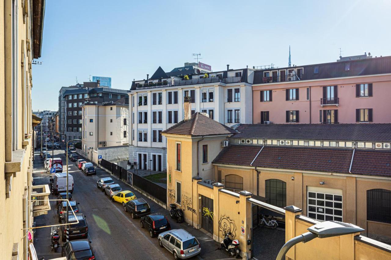 A Yellow Touch - Modern Studio In Isola Milano Exterior photo